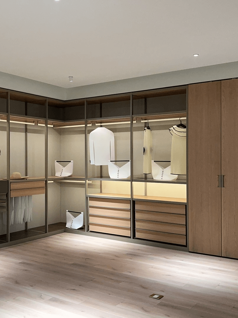 SULAYMAN-INTELLIGENT CLOSET