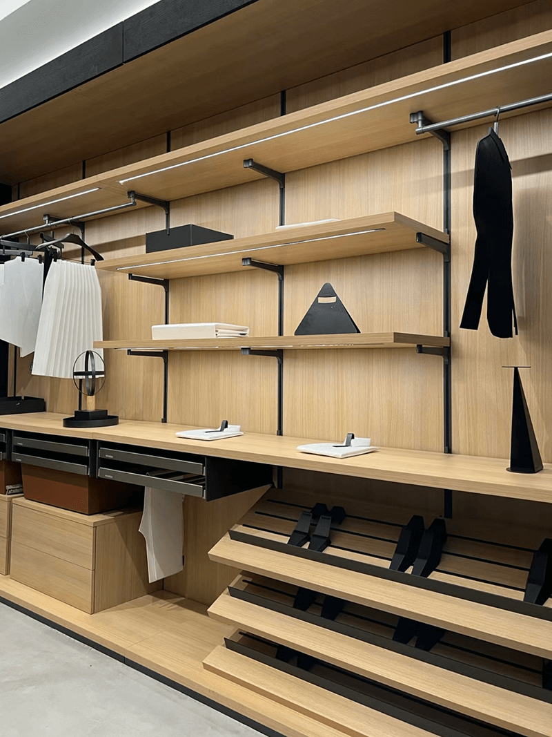 OPENANLE CLOSET