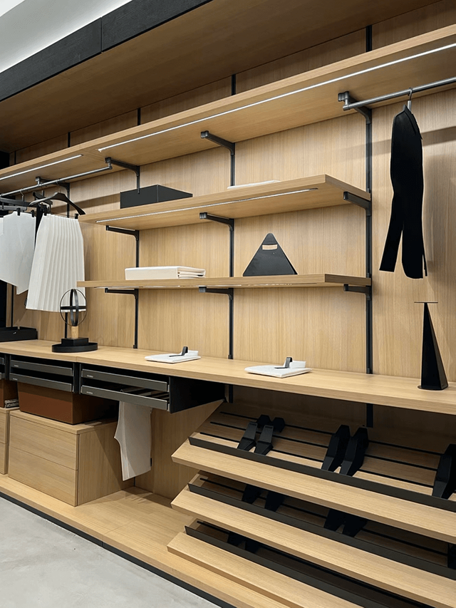 OPENANLE CLOSET