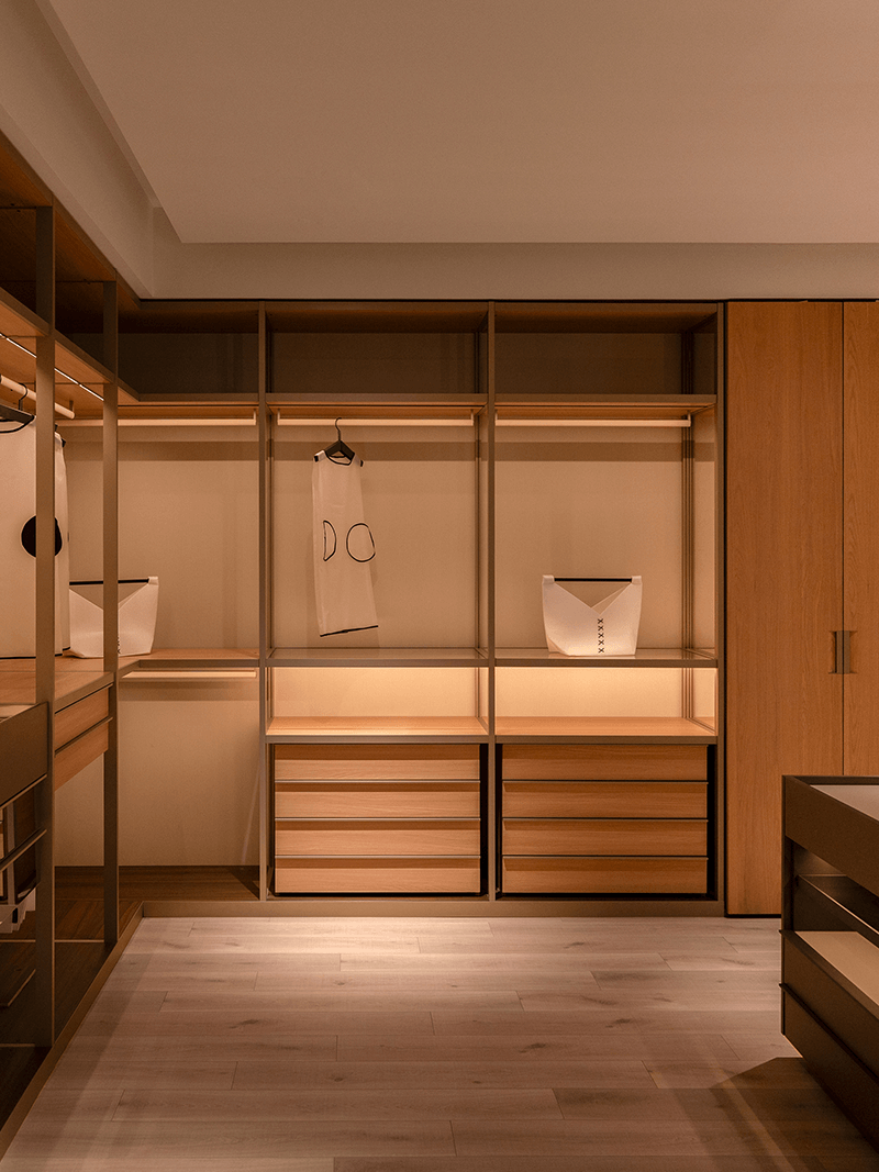 SULAYMAN-INTELLIGENT CLOSET